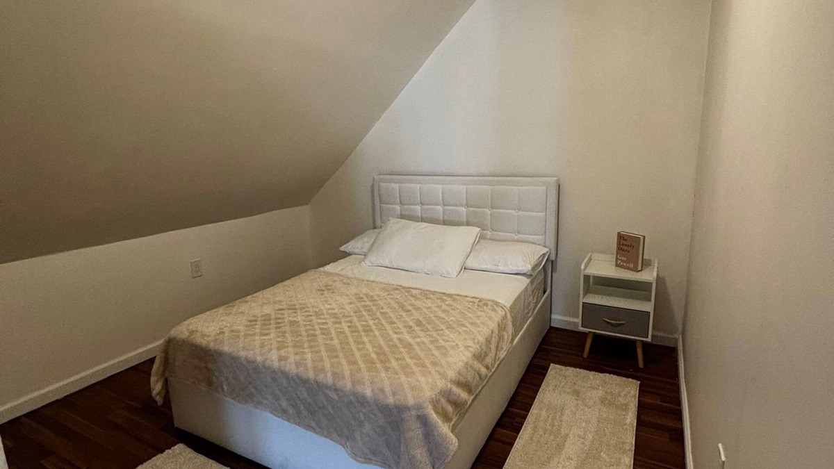 Elizabeth Apartment | Cozy 2-bedroom apartment in lovely Elizabeth with AC, WiFi