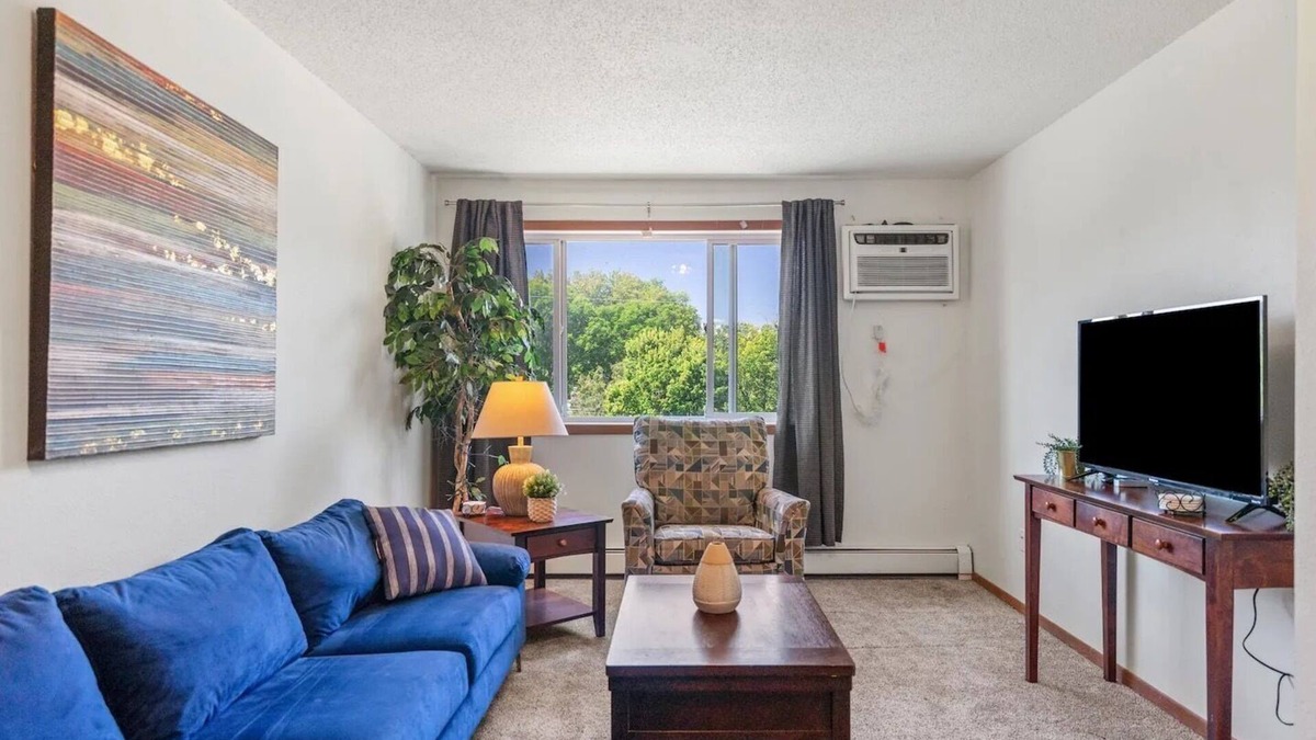 St. Cloud Apartment | Cozy 2-bedroom Apartment Near SCSU with WiFi, Parking and Pet Friendly