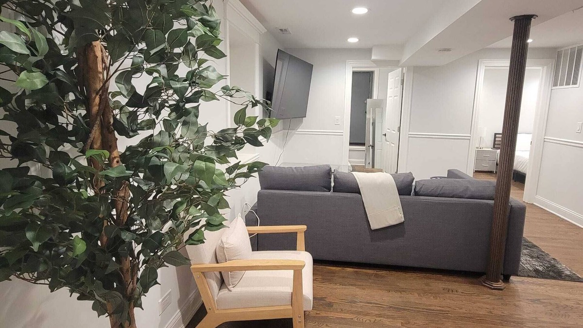 Pulaski Park Apartment | Cozy 2-bedroom apartment in welcoming Chicago in the Wicker Park area