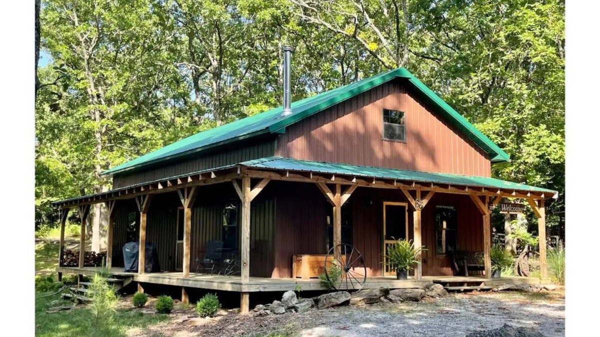 Pettit Cabin | Cozy 2 bedroom bunkhouse at Pettit Bay