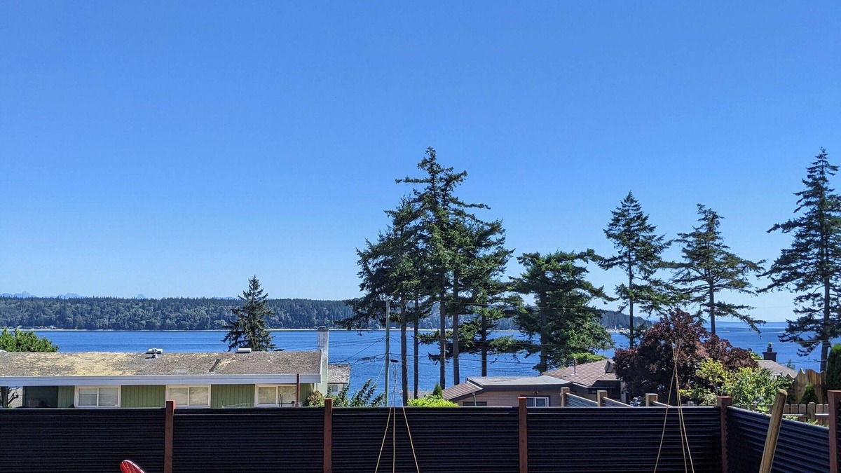 Campbell River Apartment | Cozy 2-bedroom, coastal inspired, suite with AC in beautiful Campbell River