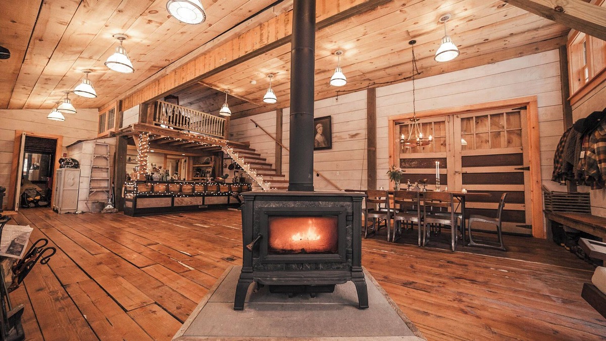 South Londonderry Cabin | Cozy 2-bedroom cabin in enjoyable Londonderry with AC with hot tub and sauna