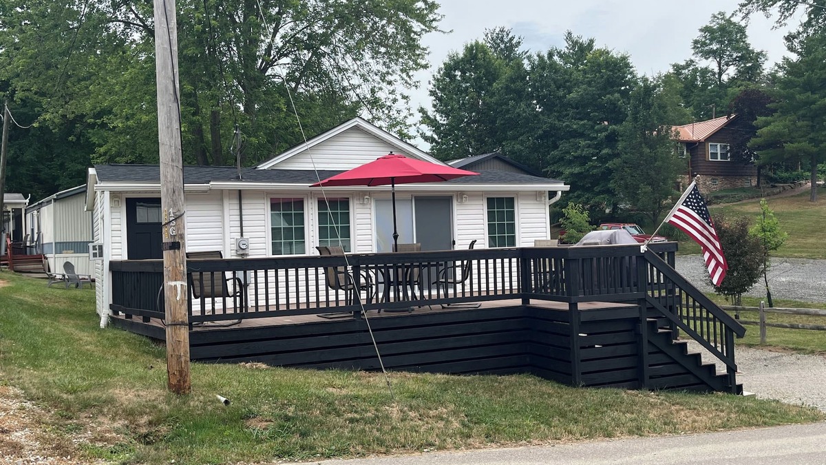 Senecaville Cabin | Cozy 2-bedroom cabin at Seneca Lake, Ohio with AC, WiFi