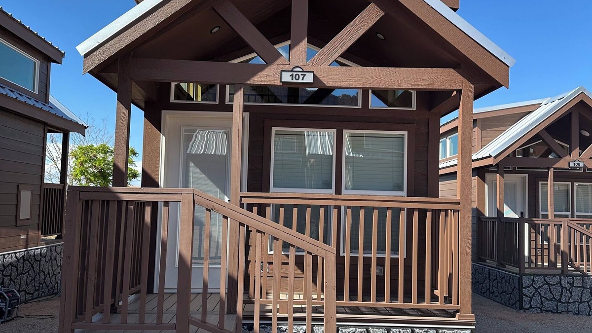 Moab South Valley Cabin | Cozy 2-bedroom cabin #107 in beautiful Moab with AC, WiFi