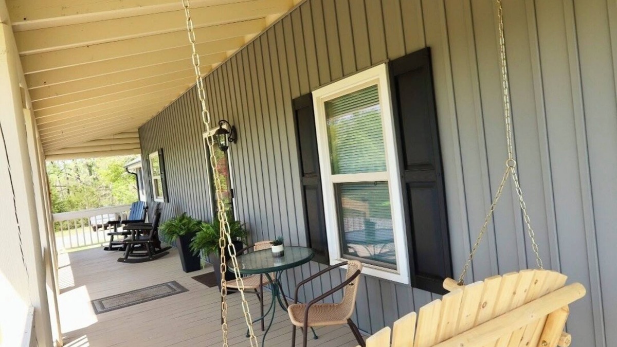 Inman Cabin | Cozy 2-bedroom cabin close to Interstates & Amenities-Boiling Springs, SC