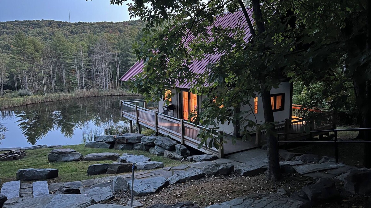 Vestal Cabin | Cozy 2-bedroom cabin in Vestal NY