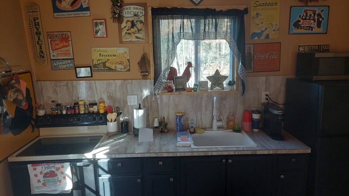 Greentown Cabin | Cozy 2-bedroom cabin with free parking.