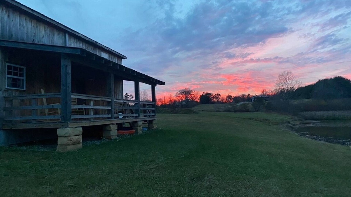 Jamestown Cabin | Cozy 2-bedroom cabin with WiFi, AC in welcoming Jamestown