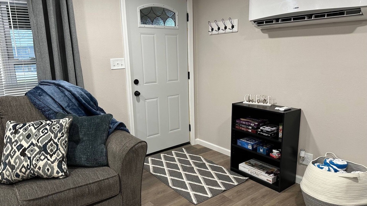 Moravia Cabin | Cozy 2-bedroom cabin with WiFi, AC in tranquil Moravia