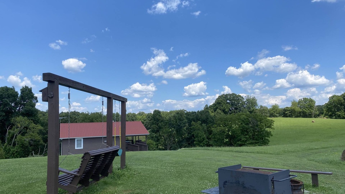 Logan Cabin | Cozy 2-bedroom cabin with hot tub in the peaceful Hocking Hills