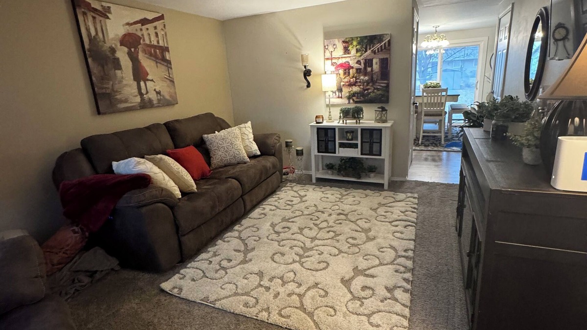 Ashwaubenon Condo | Cozy 2-bedroom condo in awesome Ashwaubenon with WiFi, AC.