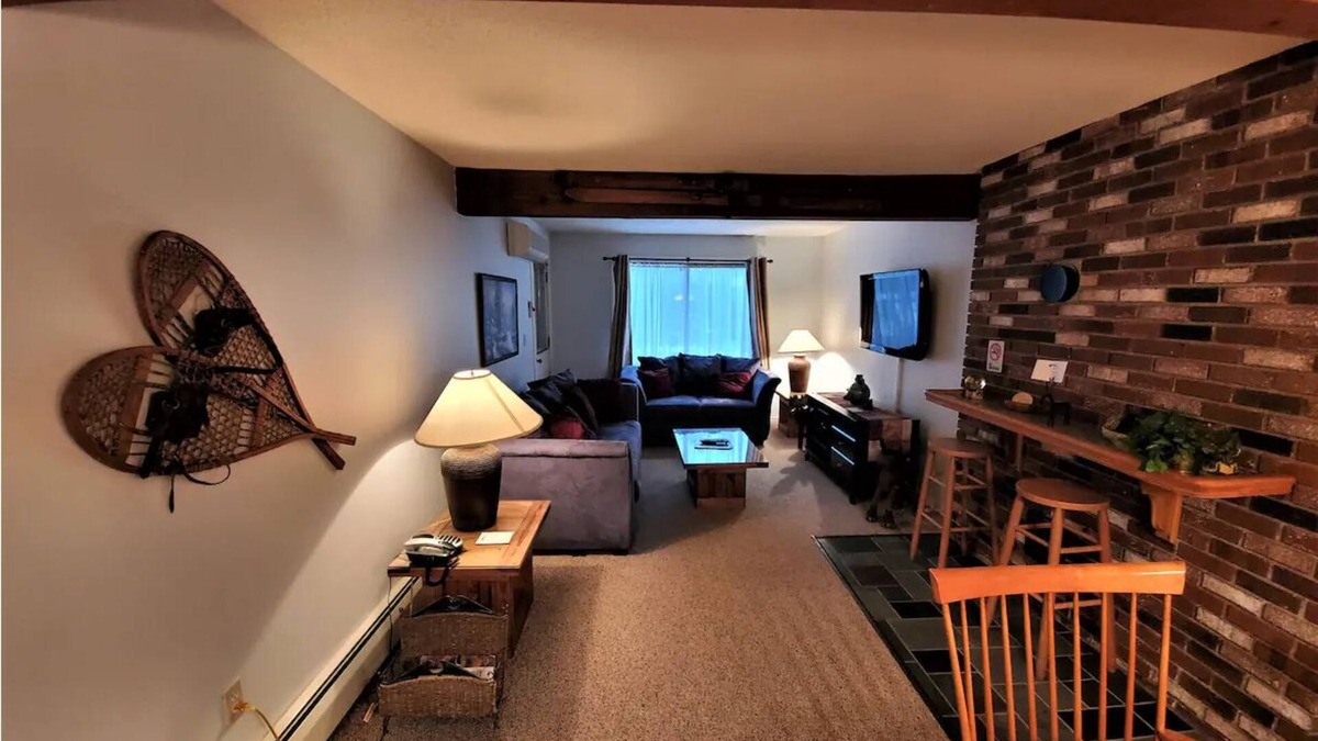 Bartlett Condo | Cozy 2-bedroom condo in lovely Bartlett with fitness room, WiFi