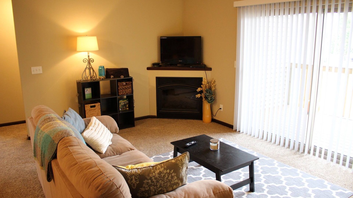 Waterloo Condo | Cozy 2-bedroom condo in Waterloo south side with AC, WiFi & cable TV