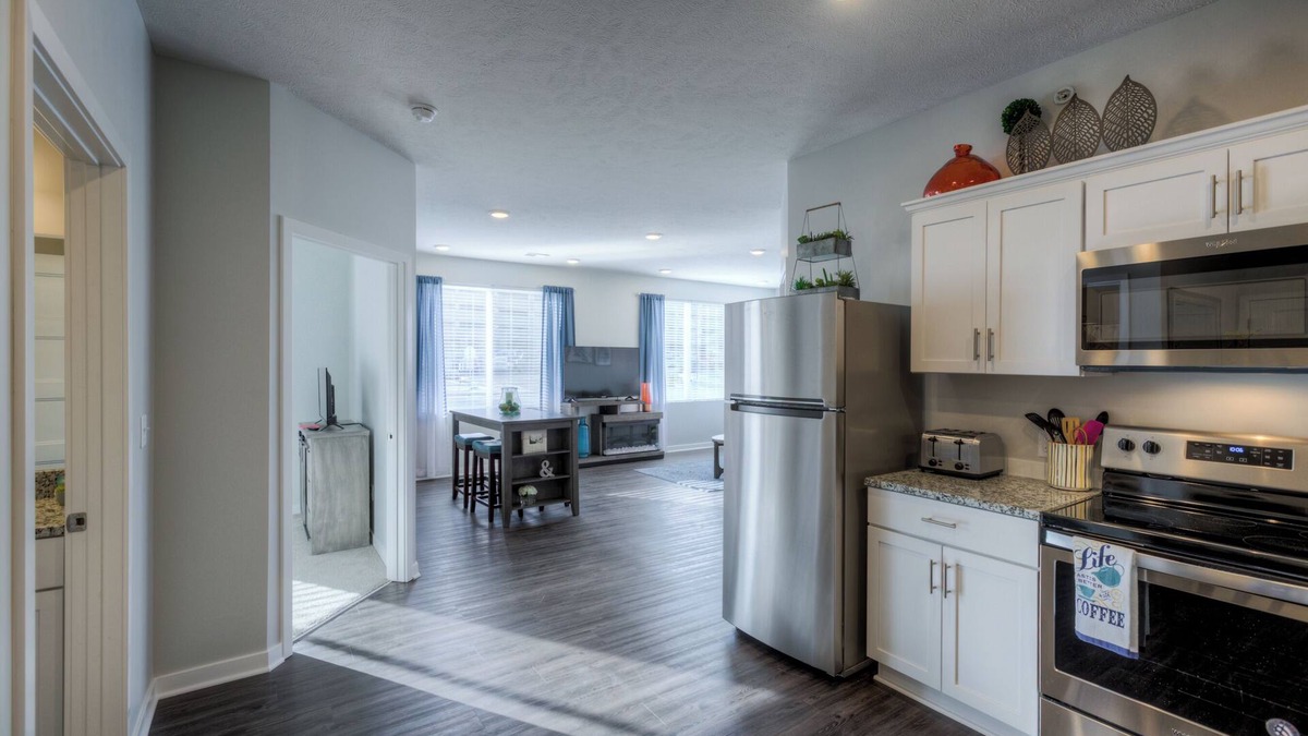 Midtown Crossing Condo | Cozy 2-Bedroom Condo in Vibrant Urban Omaha with Convenient Designated Parking