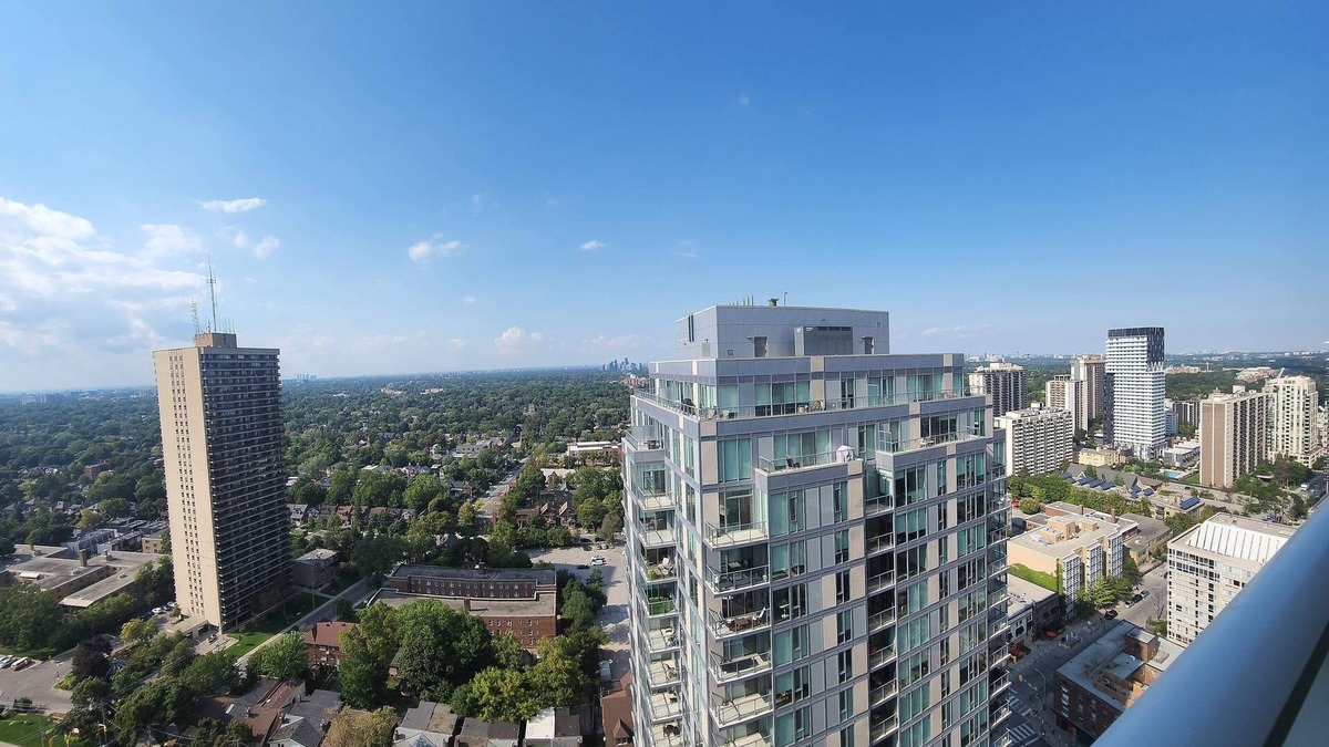 Mount Pleasant West Condo | Cozy 2 Bedroom Condo next to Subway Eglinton