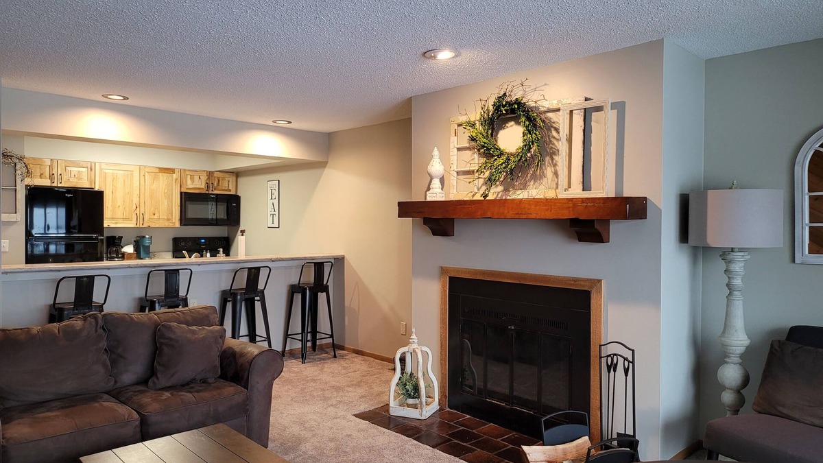 Bellaire Condo | Cozy 2-Bedroom Condo, Stunning Golf Course Views – Perfect for Families & Groups