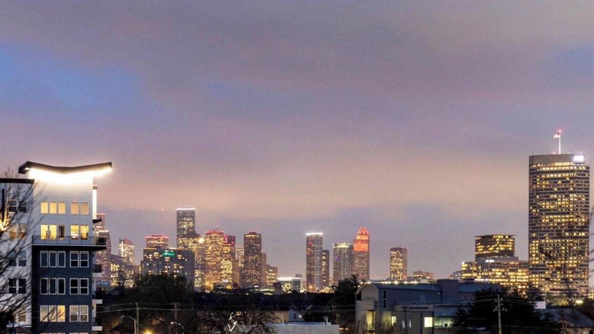 Greenway Plaza-Upper Kirby Condo | Cozy 2-bedroom condo with AC and fitness room in awesome Houston