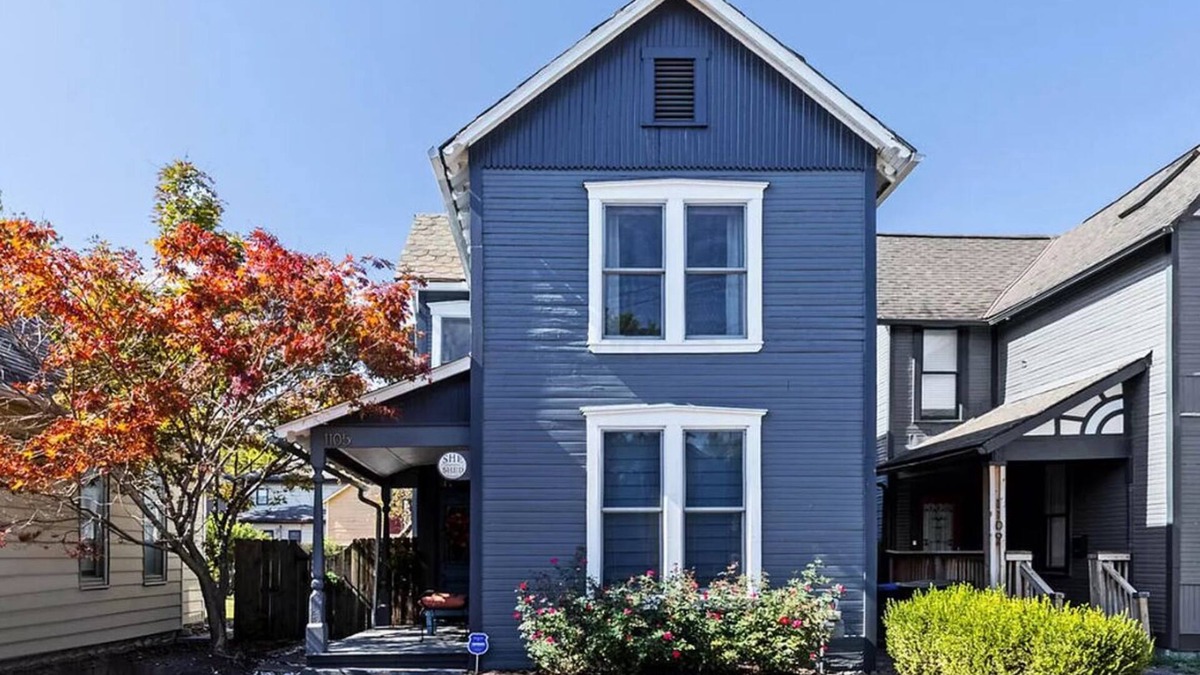 Weinland Park House | Cozy 2-bedroom Cottage with WiFi & AC in Italian Village,Columbus
