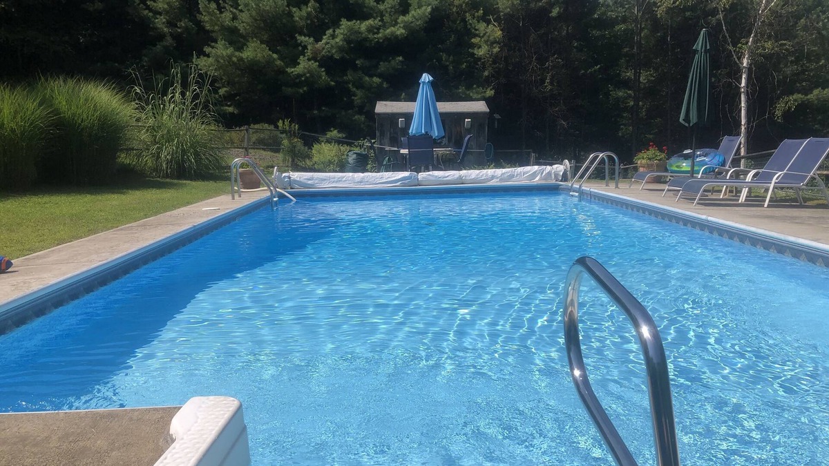 Woodstock Cottage | Cozy 2 bedroom cottage in Woodstock heated pool, mountain views,bbq,swim πββοΈ hike