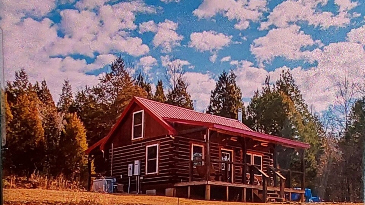 Paoli Cabin | Cozy 2-bedroom country side cabin. Minutes from Patoka Lake. Pet friendly.