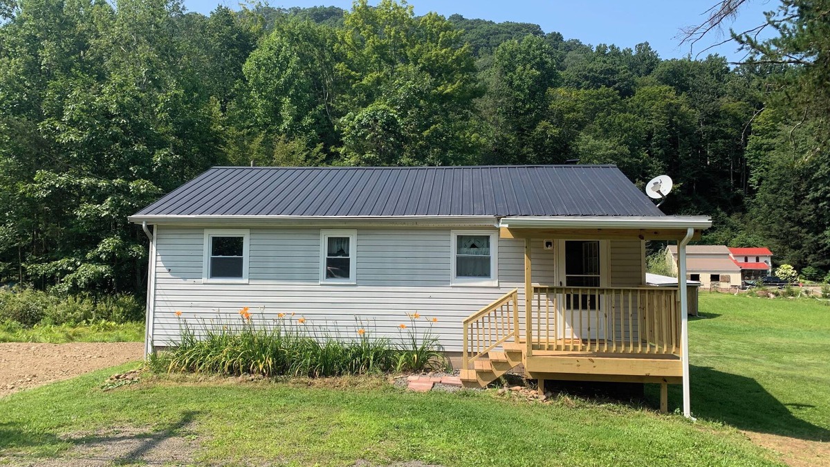 Benton Cabin | Cozy 2-bedroom Elk Grove cabin next to Ricketts Glen State Park