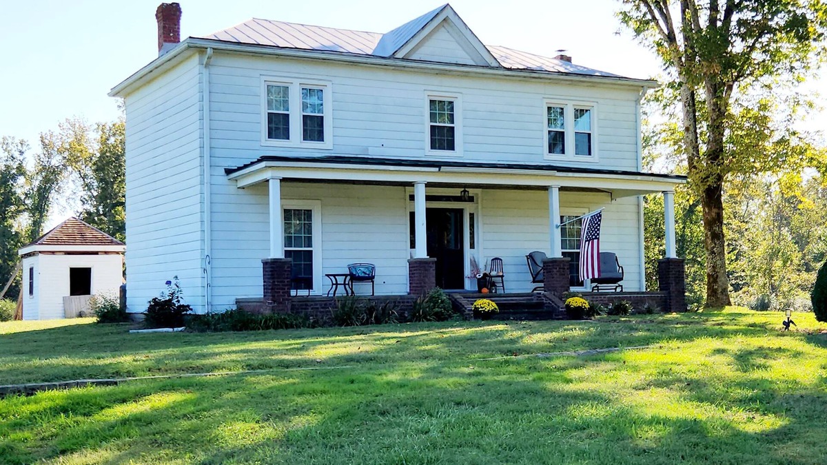 New Kent Other | Cozy 2-bedroom farmhouse on 12 acres in New Kent County just 7 miles off of I64