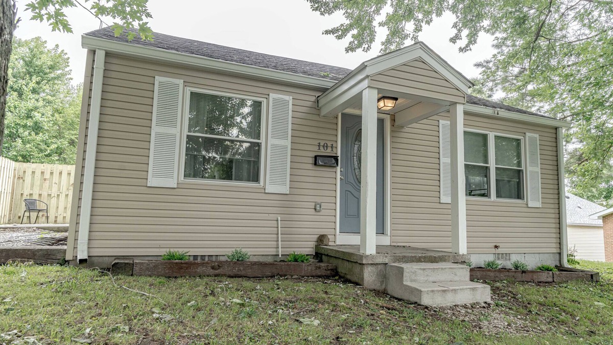 Elizabethtown House | Cozy 2-bedroom house centrally located in Elizabethtown