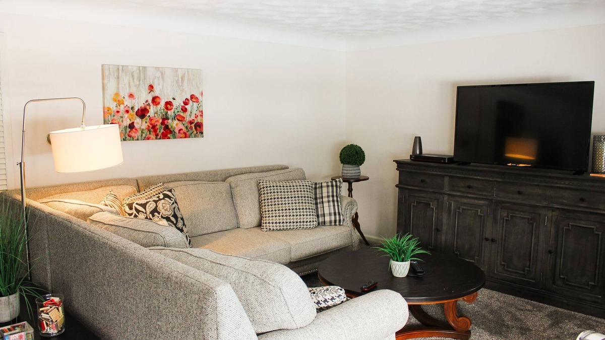 Defiance Apartment | Cozy 2 Bedroom Home Downtown Defiance!