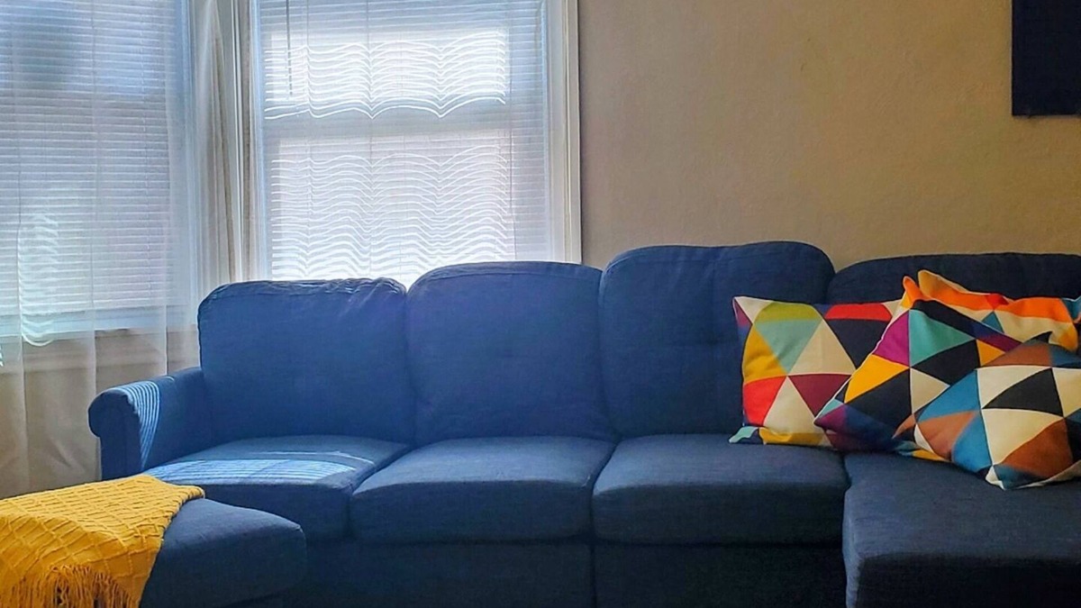 St. John House | Cozy 2 Bedroom Home (Pet Friendly)