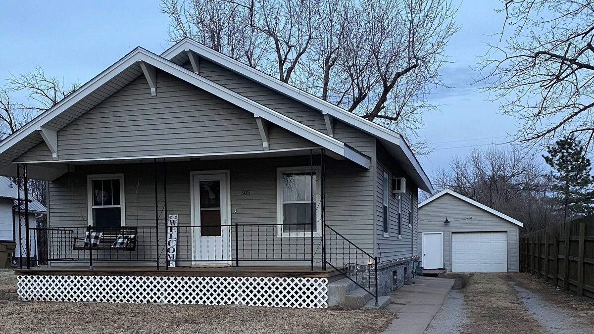 Haviland House | Cozy 2 bedroom home with your own parking. Can sleep 9