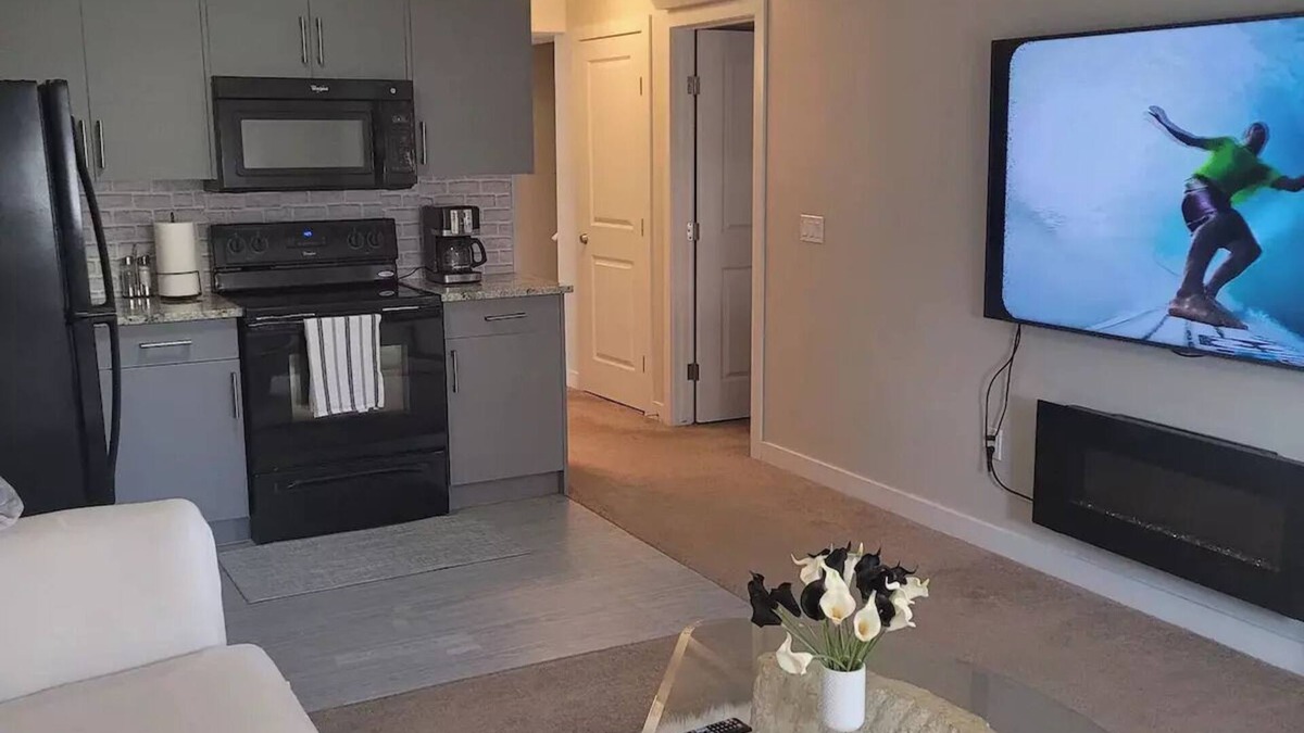 Northwest Calgary House | Cozy 2-bedroom Home with indoor fireplacen