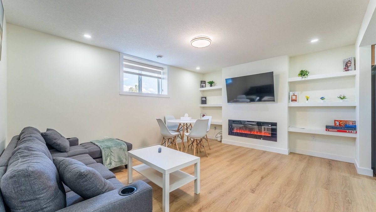 Southeast Calgary House | Cozy 2 bedroom house