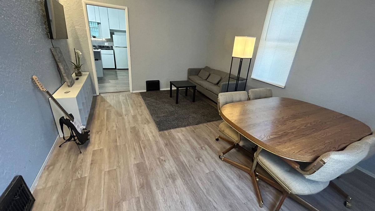 Canton House | Cozy 2-bedroom house in Canton, Illinois with WiFi, AC. Book now