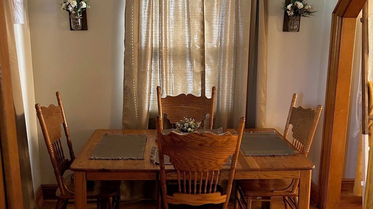 Dunbar House | Cozy 2-bedroom house in nice Dunbar with WiFi, AC