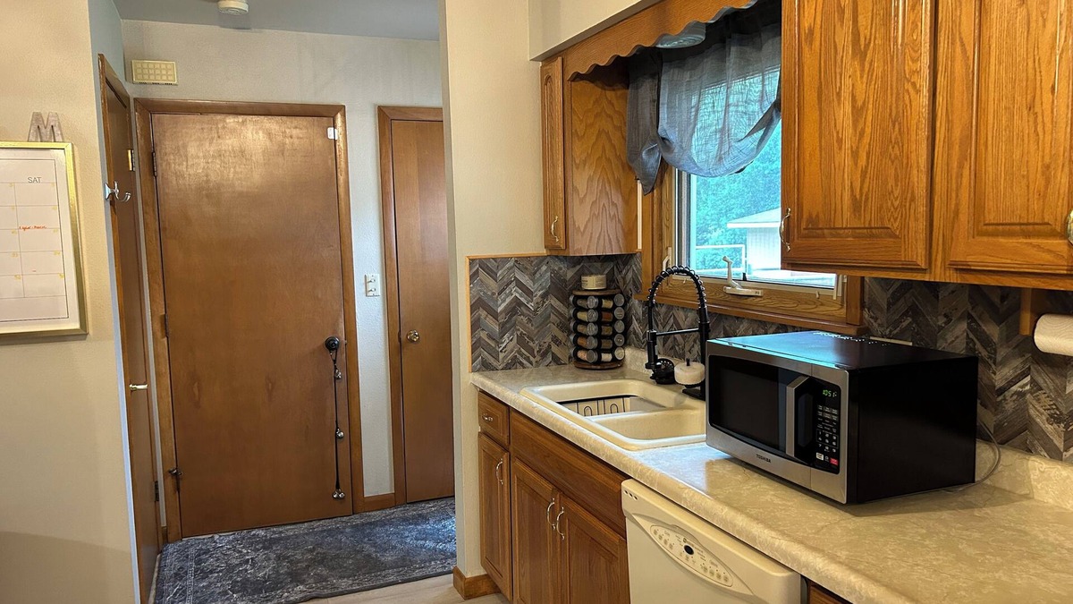 Shawano House | Cozy 2-bedroom house in welcoming Shawano!