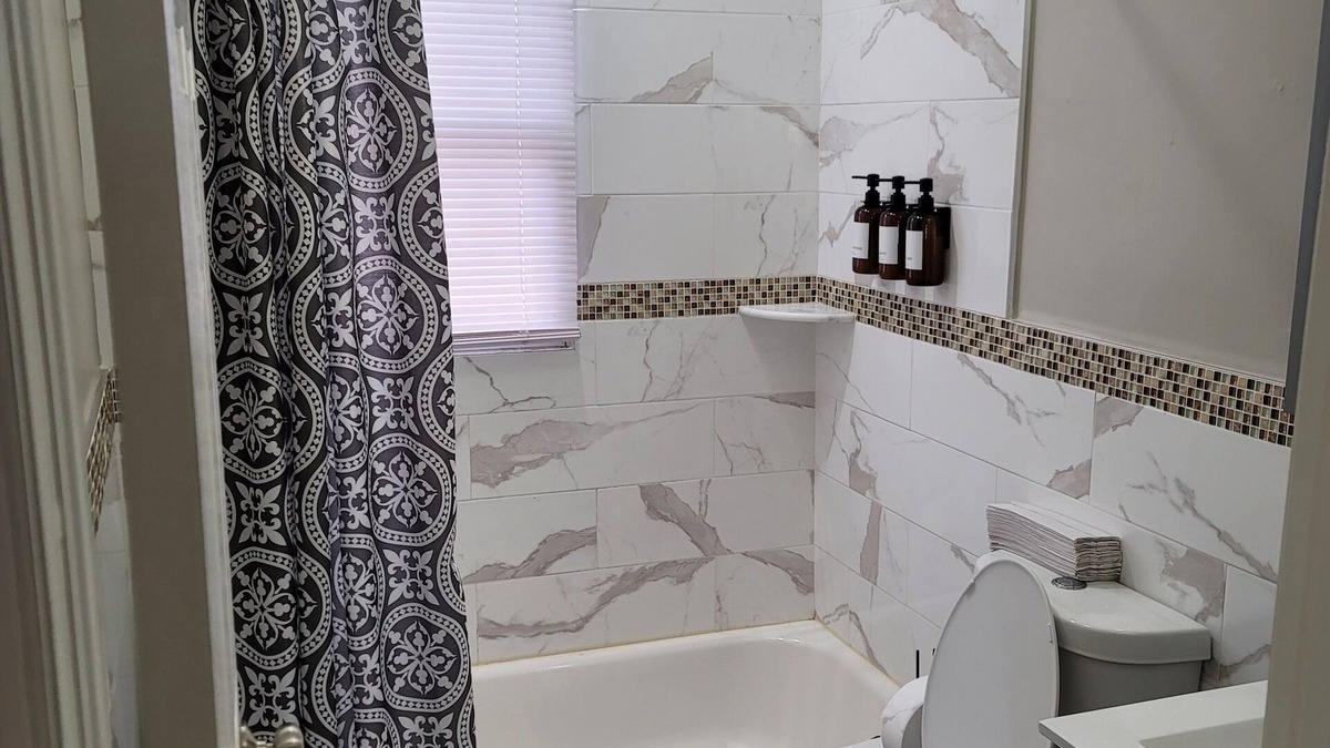 Teaneck House | Cozy 2-bedroom house in welcoming Teaneck with AC, WiFi