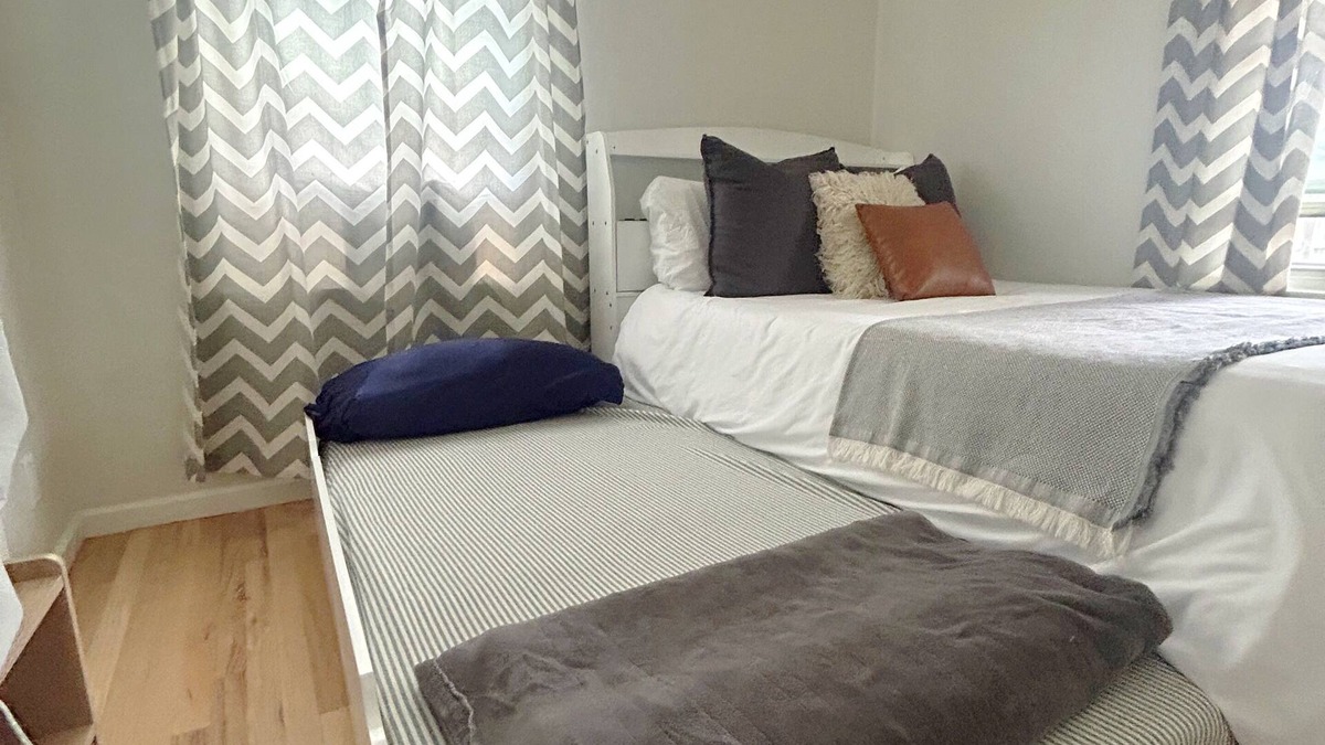 Aurora House | Cozy 2-bedroom house near Central Park CO