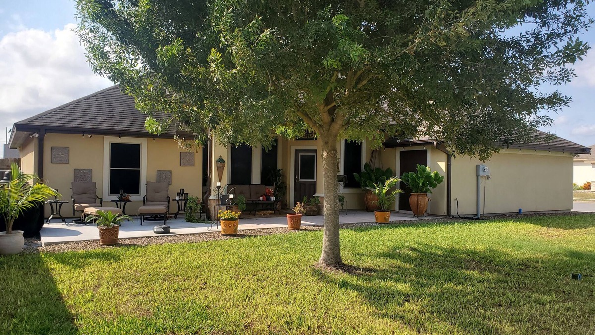 Primera House | Cozy 2-bedroom house in Harlingen BBQ grill and back patio.