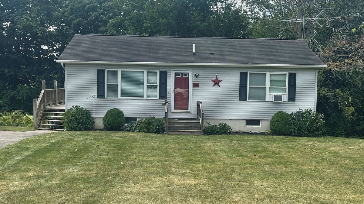 Perry House | Cozy 2-bedroom house with AC near Letchworth State Park The Limestone House