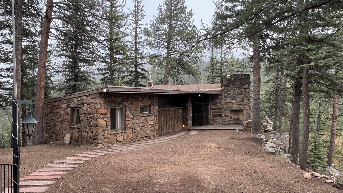 Kerr Gulch Ski Chalet | Cozy 2-bedroom mountain chalet with views in quaint Kittredge near red rocks