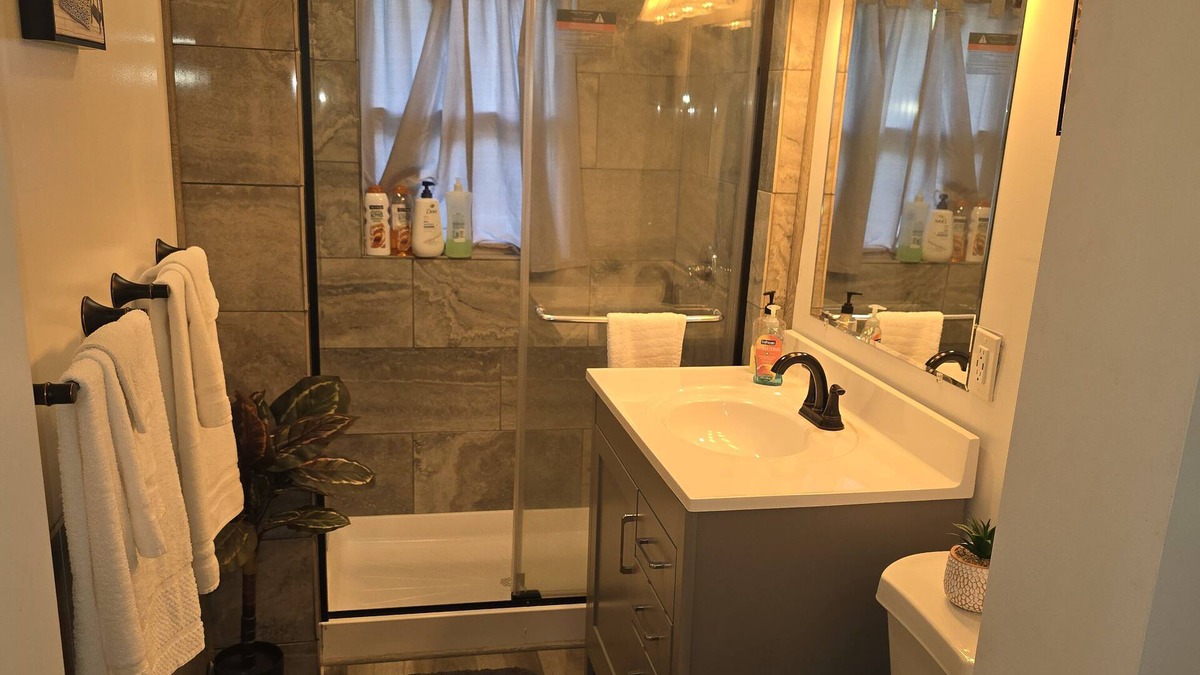 Lorain Condo | Cozy 2-bedroom newly renovated with balcony and updated kitchen and bath.