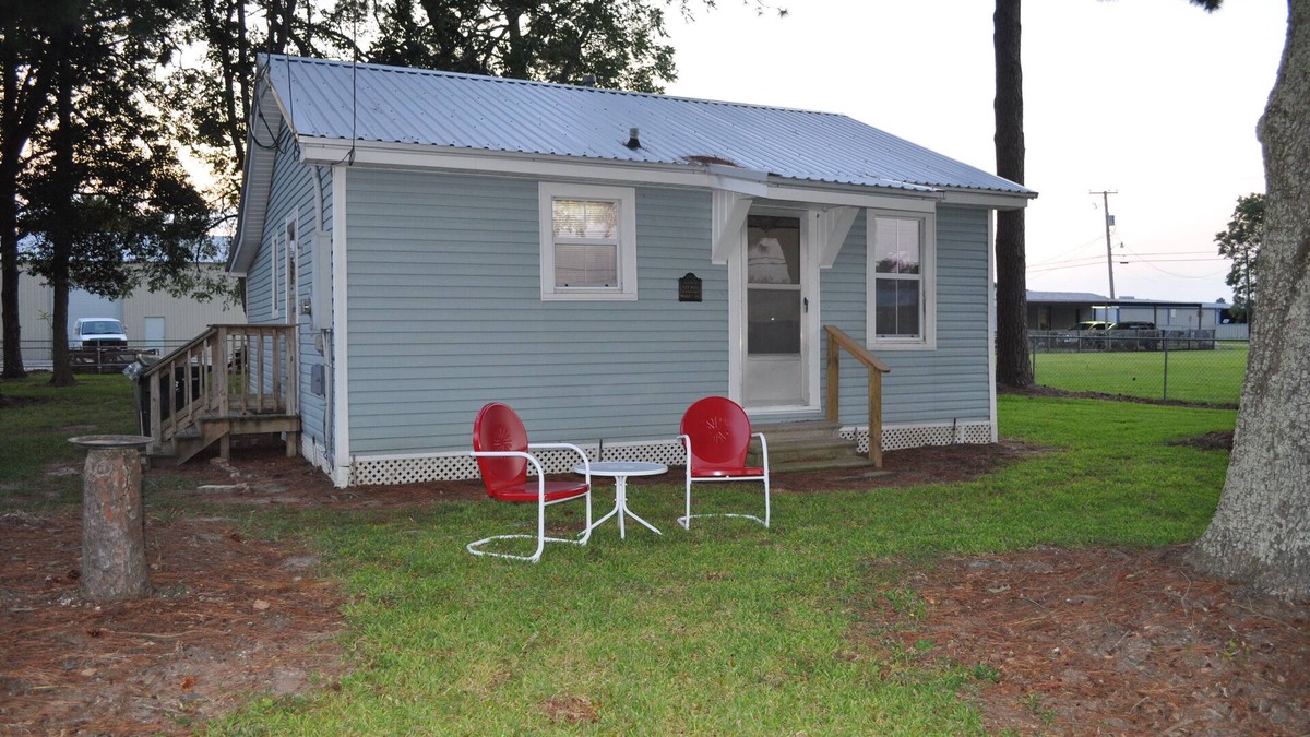 Scott House | Cozy 2 bedroom offering privacy and convenience located in the HUB of Scott, LA
