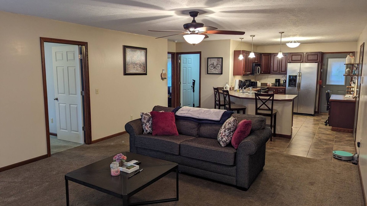 Geneva House | Cozy 2 bedroom on 25 wooded acres. 15 Minutes from Geneva on the lake