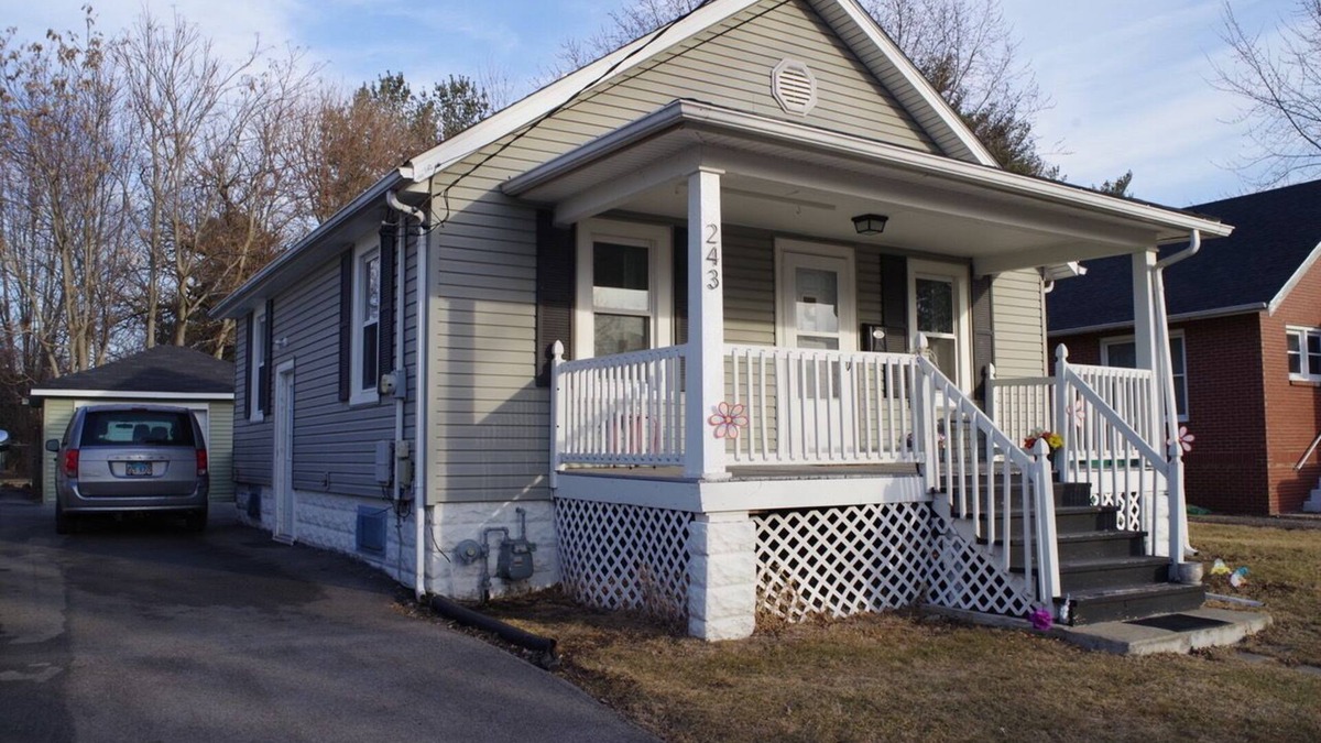 Galesburg House | Cozy, 2 bedroom, Pet-Friendly Home Near Knox College!