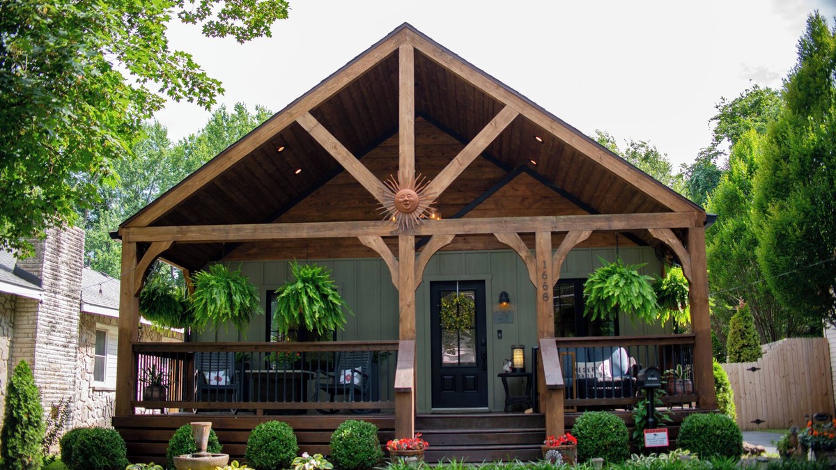 Rountree House | Cozy 2-bedroom pet friendly bungalow in the heart of Springfield