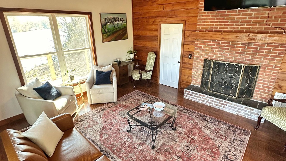 Columbus Cabin | Cozy 2-Bedroom River Front Cabin in Columbus, MS