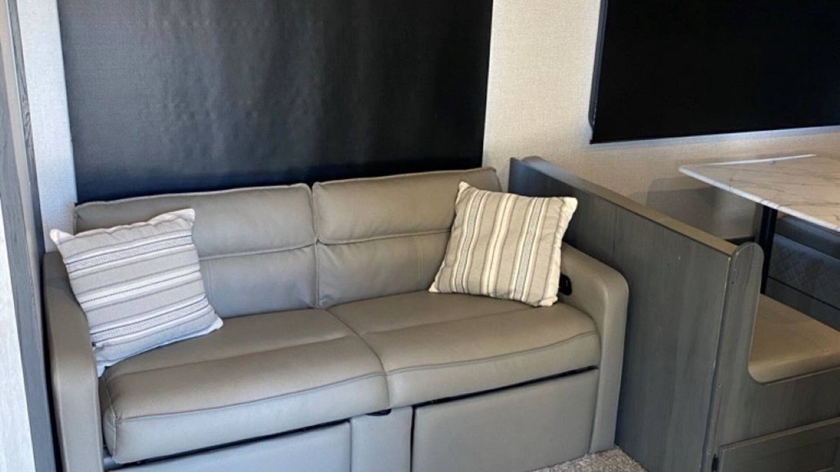 Florence RV Rental | Cozy 2-bedroom RV in a pleasant campground in brilliant Florence with AC, WiFi.