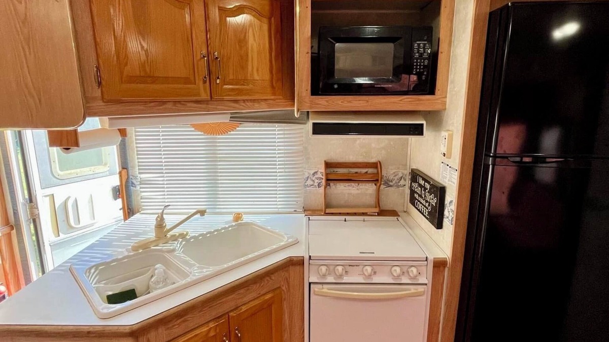 Wheatland House | Cozy 2-bedroom RV in tranquil Tuttle with AC, WiFi