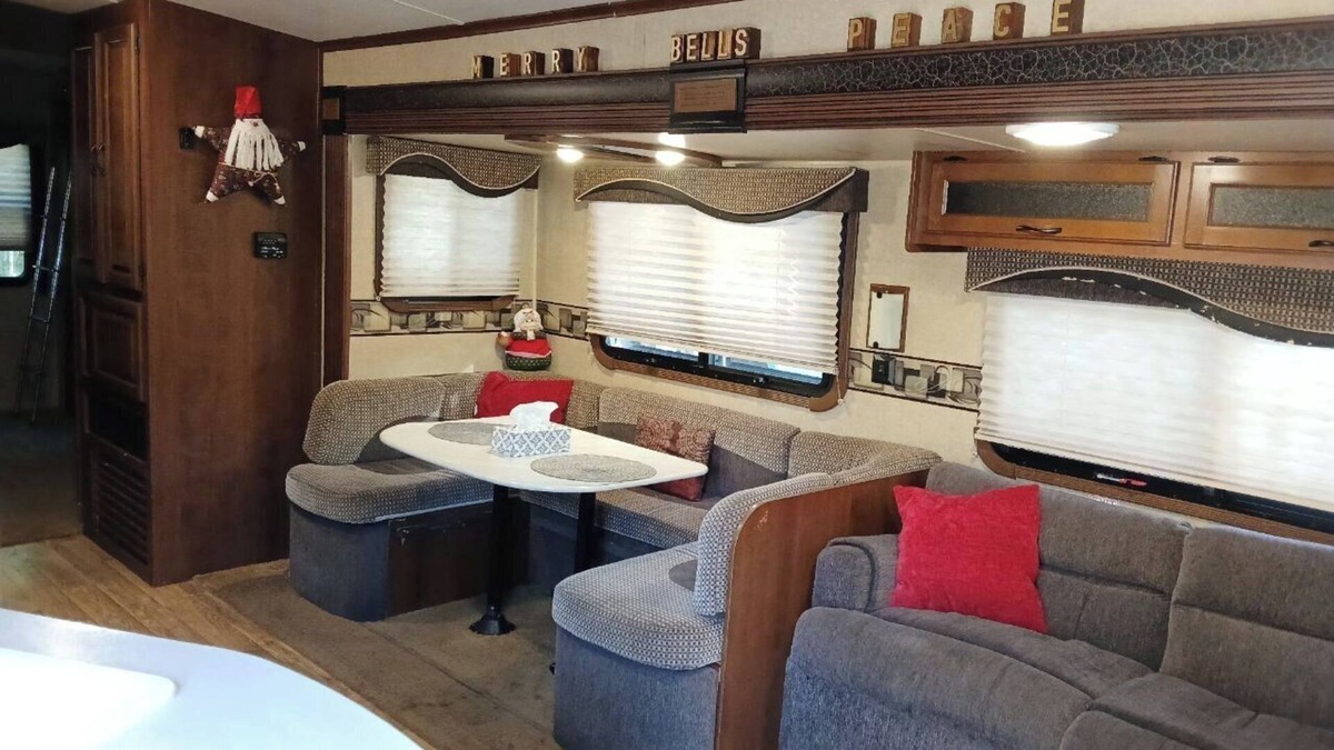 Crystal River House | Cozy 2-bedroom RV in amazing Crystal River with AC, microwave on a large plot