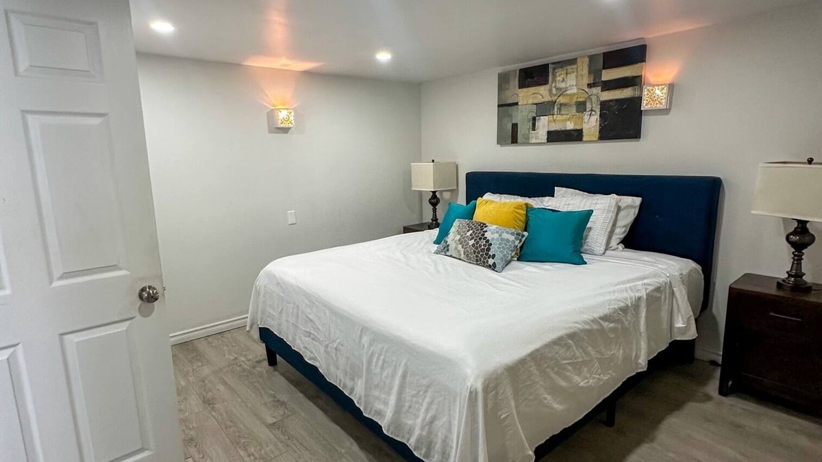Durham Region House | Cozy 2 Bedroom Suite with fire pit and close to malls and restaurants
